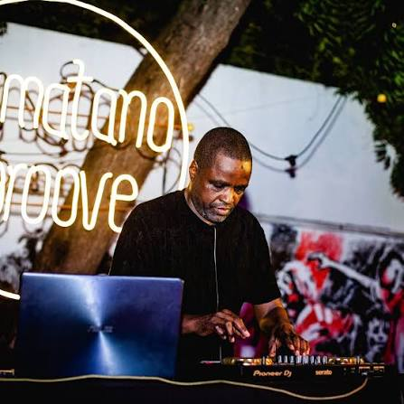 DJ Boniluv performing